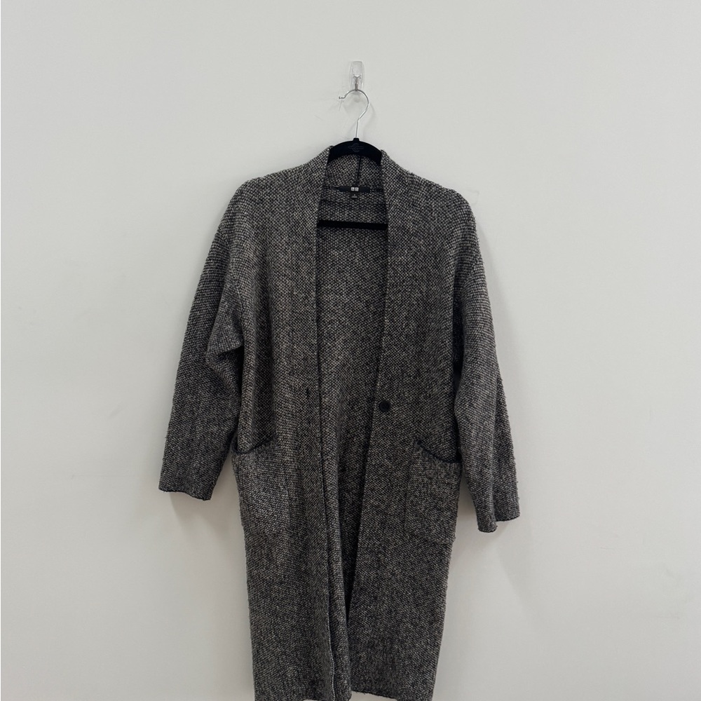 Uniqlo Black and Gray Knit Sweater